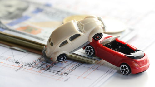 Unfallschaden am Auto, Geld und Versicherungsvertrag