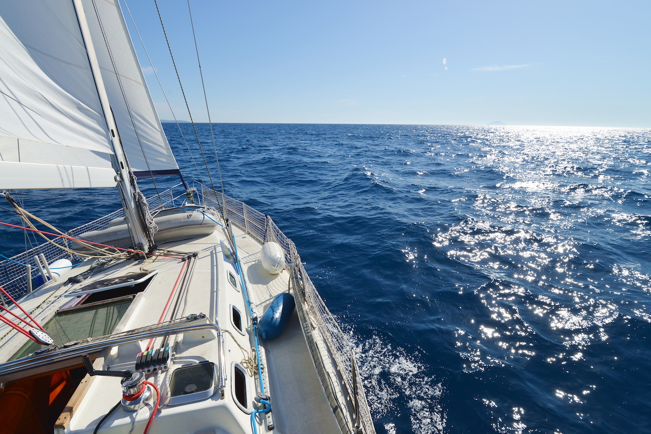 Segelyacht auf dem Meer