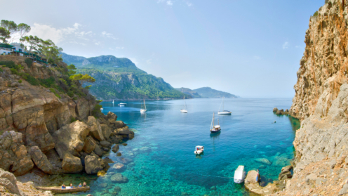 Blick über eine Bucht und Küste von Mallorca