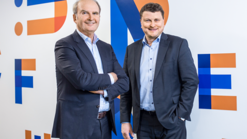Vertriebsvorstand Olaf Engemann (li.) und Ulrich Mitzlaff, Vorstandsvorsitzender der SDK.