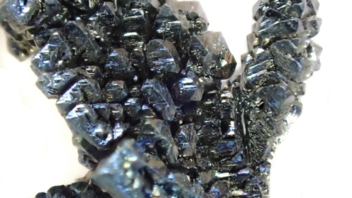 Vanadium-Metall-Kristall isoliert