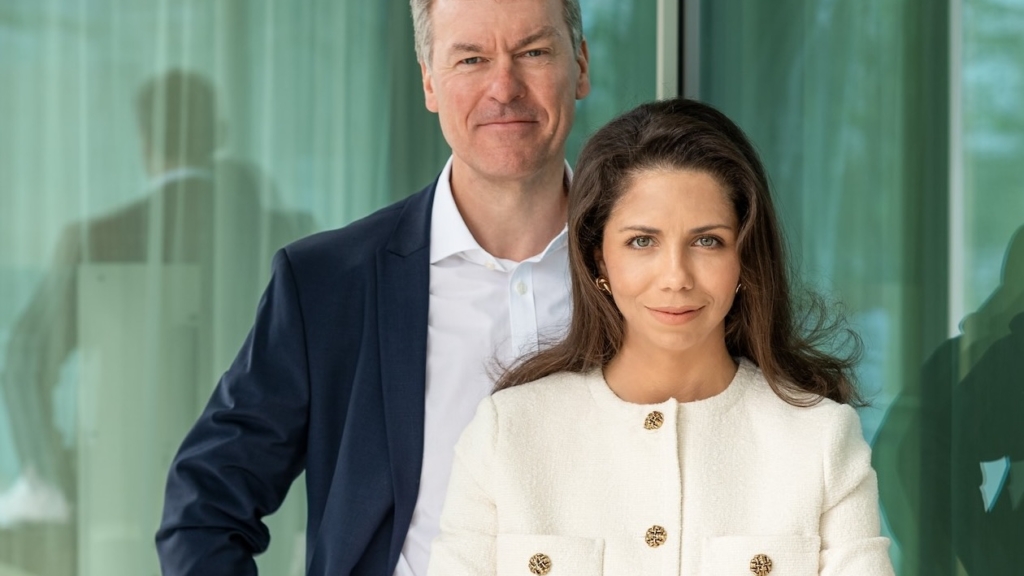 Kristina Salamon und Sven Mückenheim, beide Dr. Peters Group