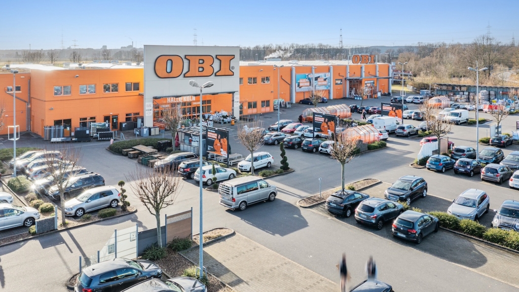 Luftaufnahme des OBI-Baumarkts in Köln