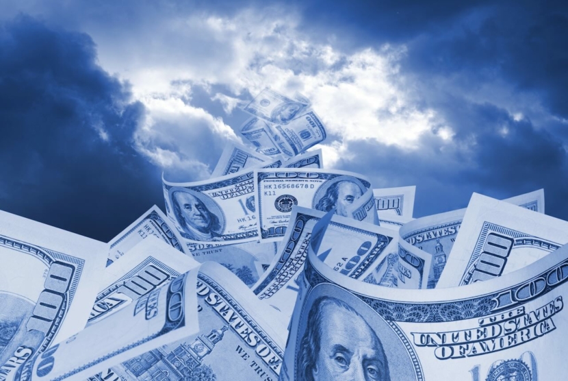 Dollar-Scheine am Himmel