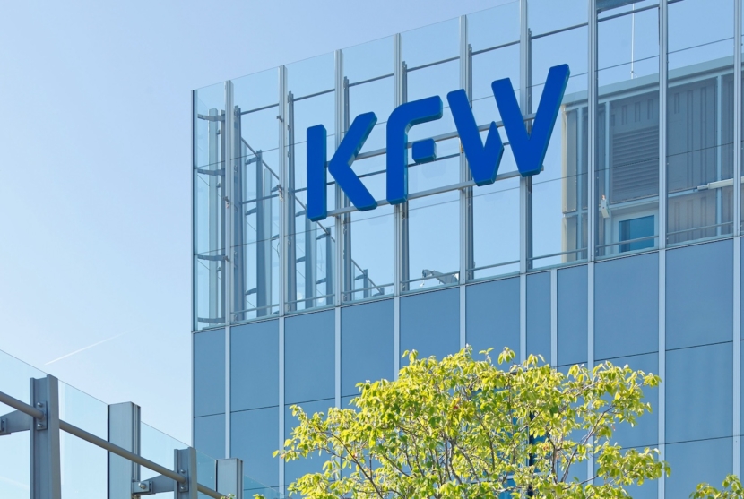 Schrift der KfW an ihrem Gebäude