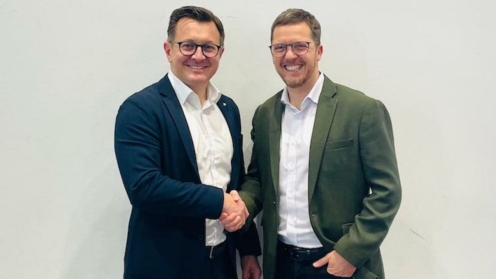 Christian Schwalb, Vertriebsleiter BU-Expertenservice, und VB-Select-Vorstand Marcel Arndt (v.l.)