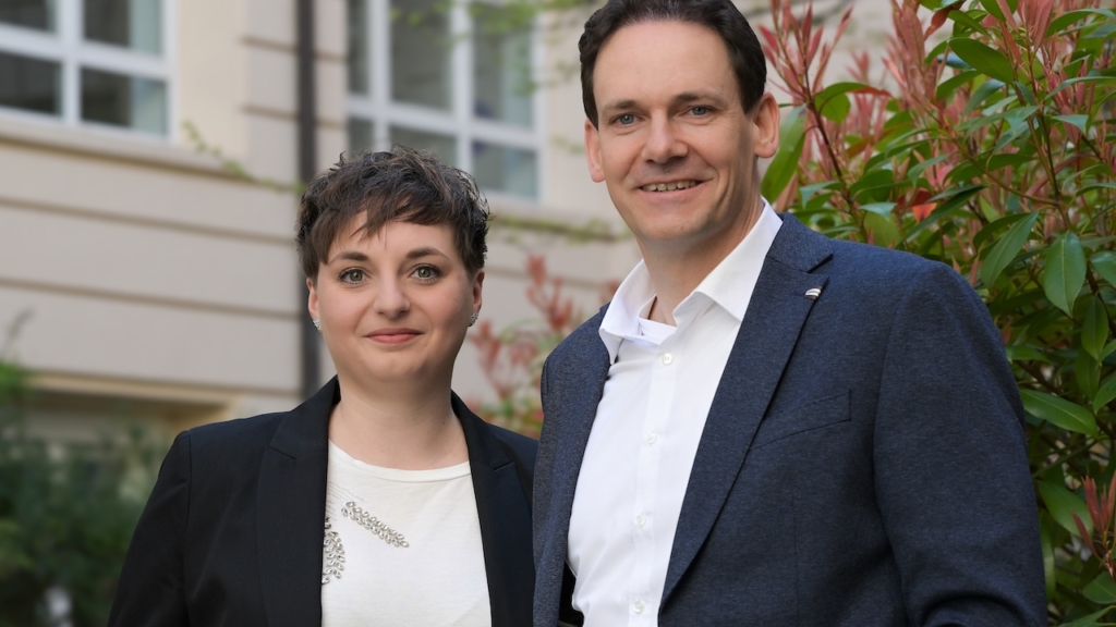Annkatrin Schöller und Volker Bohn, neue Nachhaltigkeitsmanagerin und ehemaliger Nachhaltigkeitsmanager der Stuttgarter