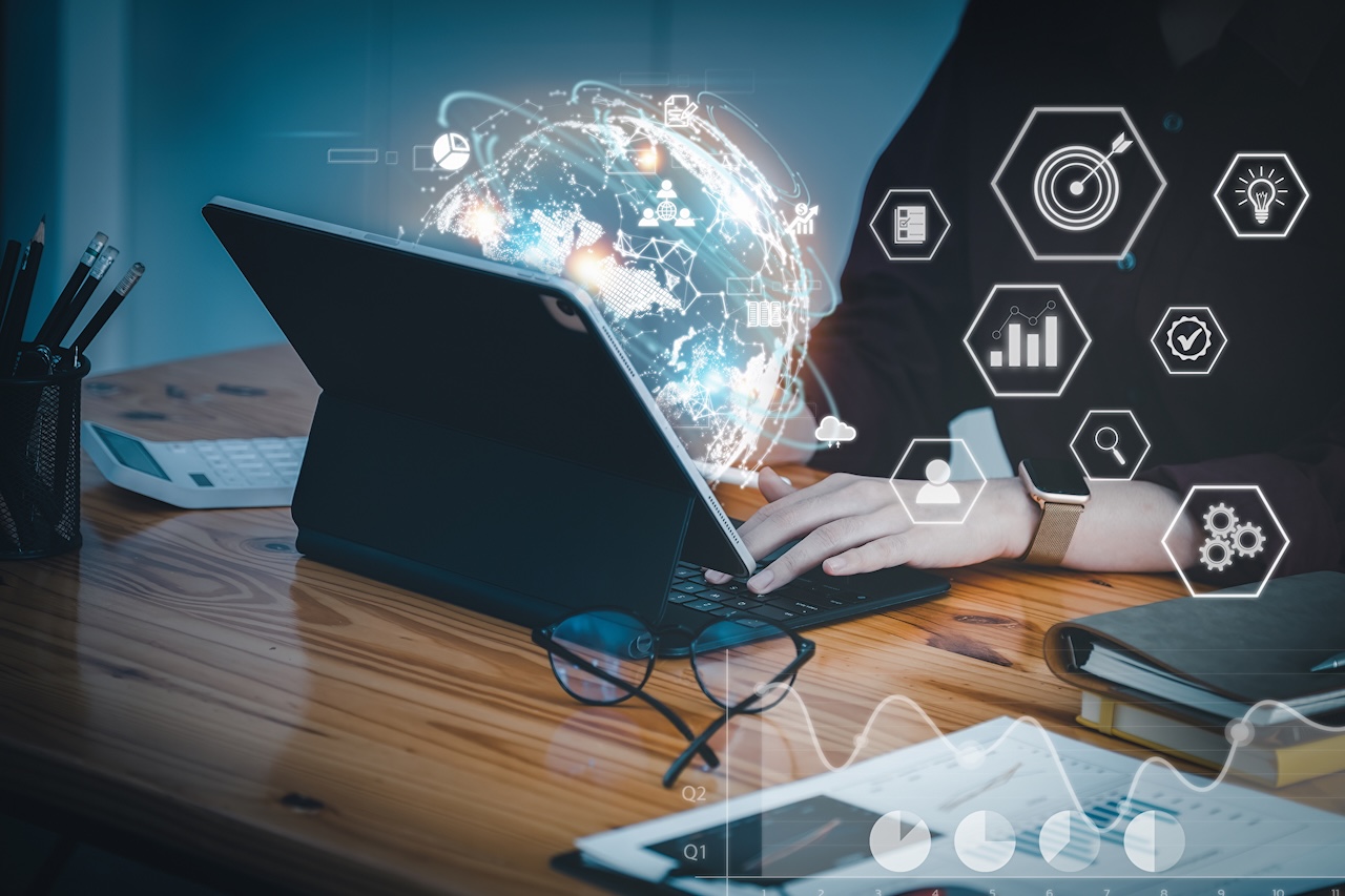 Digitalisierung; Das Konzept der digitalen Marketingtechnologie durch den Einsatz von Tablets,Datenanalyse,Metaverse,Big Data,globalem Internet,globalem Netzwerk und Datenaustausch.