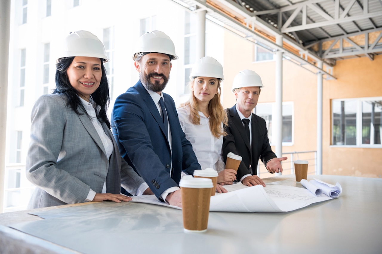 Recht, Urteil, Kaffee trinken während der Arbeit