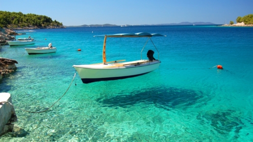 Die kroatische Adria lockt mit kristallblauem Wasser/ Ferien, Urlaub, Reiseversicherung