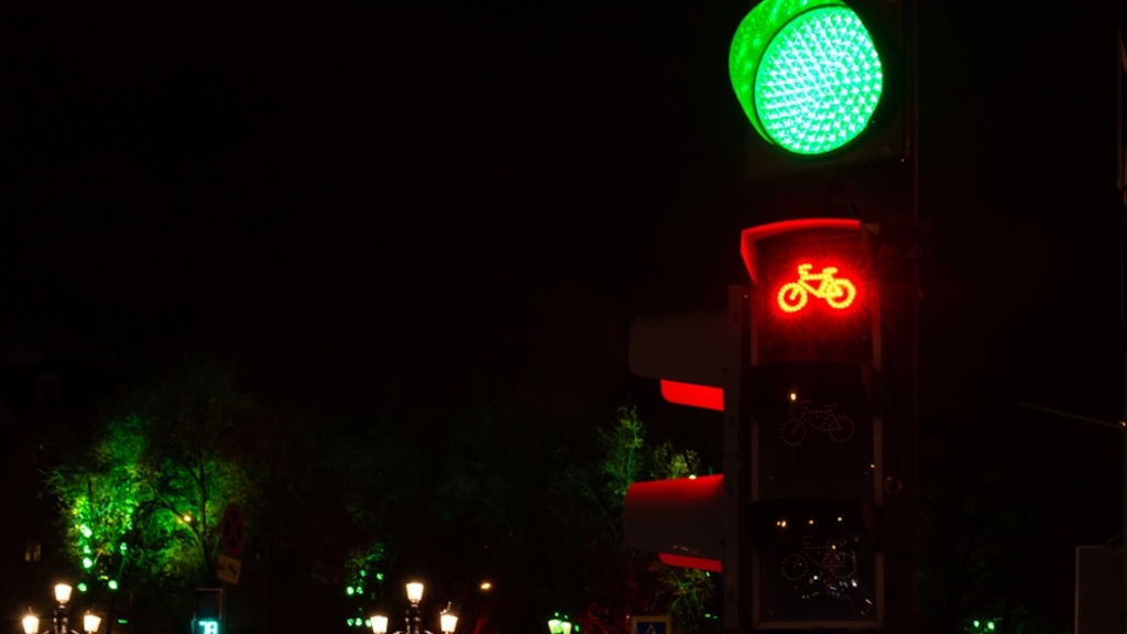 Rote Ampel, Grüne Ampel, Radfahrer, Recht, Verkehrsrecht, Rechtschutz, R+V