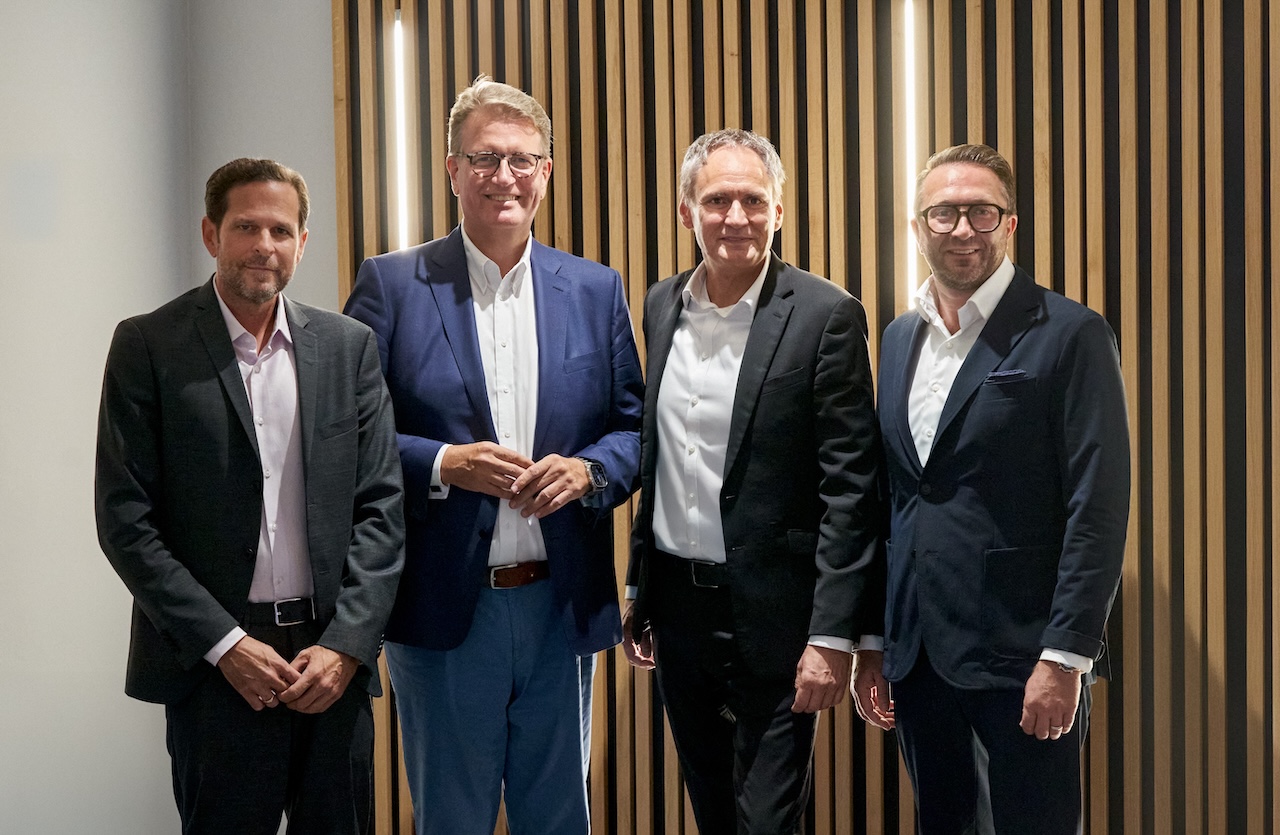 v.l.n.r.: Patrick Vehoff, Vorstand die Bayerische ProKunde AG & compexx Finanz AG , Martin Gräfer, Vorstandsmitglied der Bayerischen, Frank Lamsfuß, Vorstandsmitglied der BarmeniaGothaer und Markus Brochenberger, Vorstandsvorsitzender der compexx Finanz AG.
