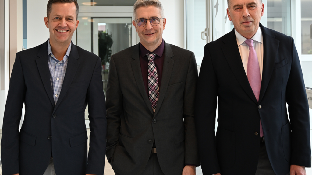 Der neue Vorstand der Universa (v.l.): Stellvertretendes Vorstandsmitglied Dr. Marco Wimmer, Vorstandssprecher Frank Sievert und Vertriebsvorstand Werner Gremmelmaier.