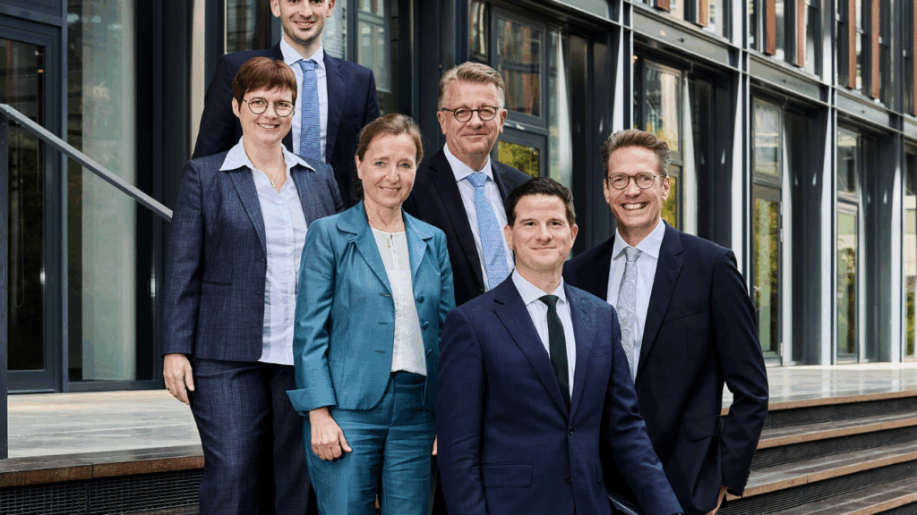 Die Mitglieder des DEVK-Vorstands: Manuela Moog, Dr. Fabian Pütz, Annette Hetzenegger, Dietmar Scheel, Dr. Michael Zons, Michael Knaup, v. l. n. r.