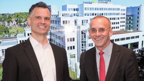 Christoph Wappler, neuer Finanzvorstand der Itzehoer (li.) und der scheidenen Vorstandsvorsitzende Uwe Ludka.