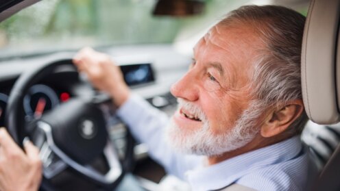 Kfz, Kfz-Versicherung, Senior, alter Mensch, Sachversicherung