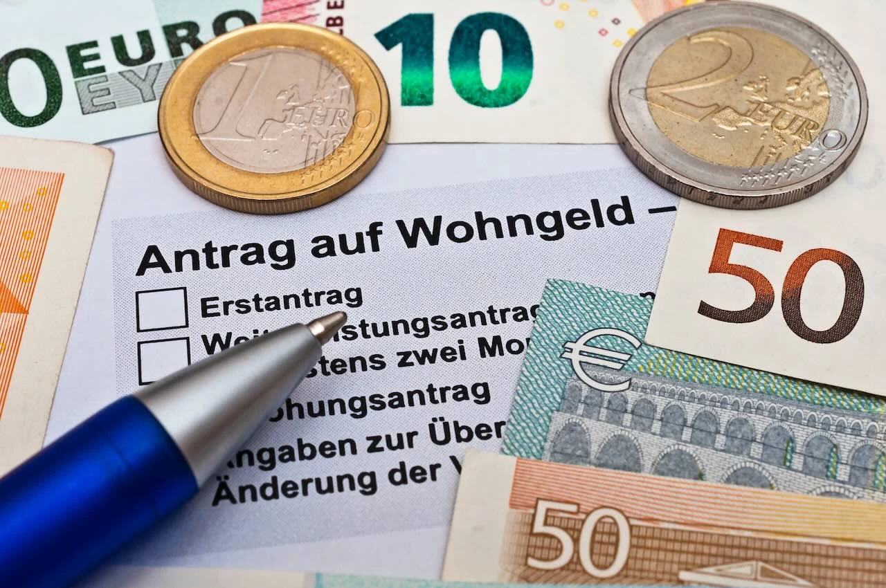 Antrag auf Wohngeld mit Kuli, darum Bargeld