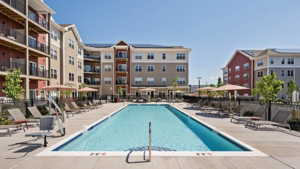 US-Wohnanlage mit Pool