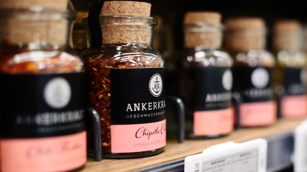 Ankerkraut-Gläser im Regal