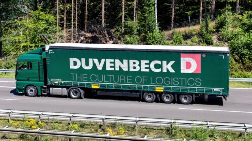 LKW mit Duvenbeck-Logo