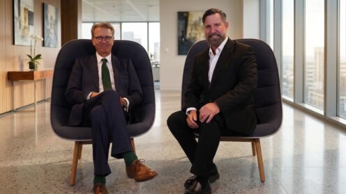 Martin Gräfer (l.), Vorstand der Bayerischen, und Uwe Mahrt, CEO von Pangaea Life,