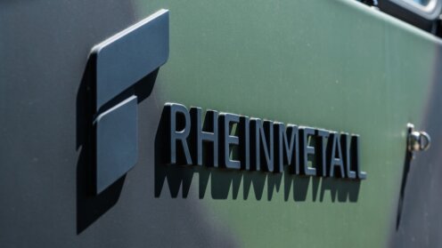 Rheinmetall-Logo auf Rüstungsfahrzeug