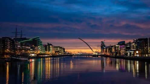 Die Dubliner Bucht bei Dämmerung