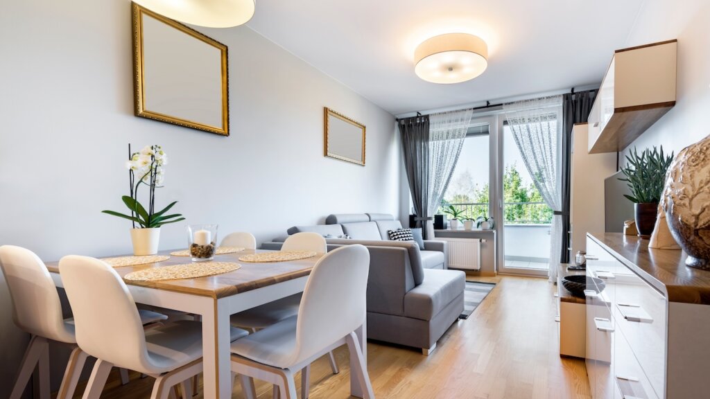 Möbliertes Wohn-/Esszimmer