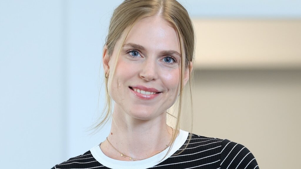 Maja Gugel, Universa
