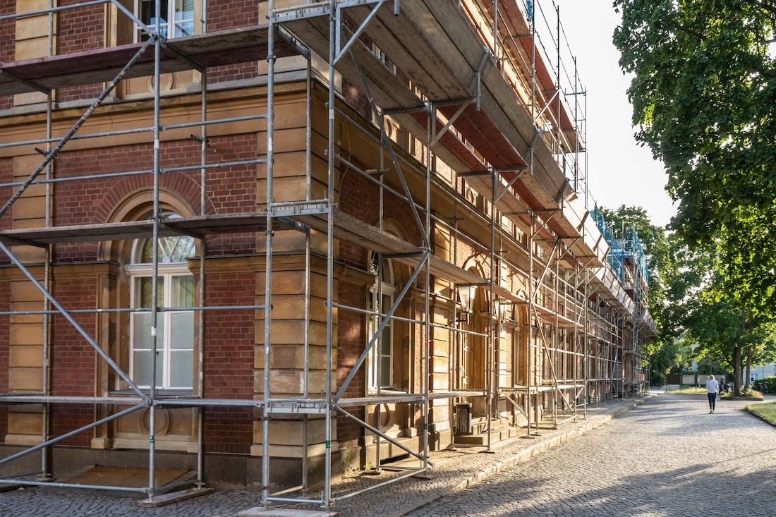 Ein Baugerüst erleichtert Einbrecher den Weg.