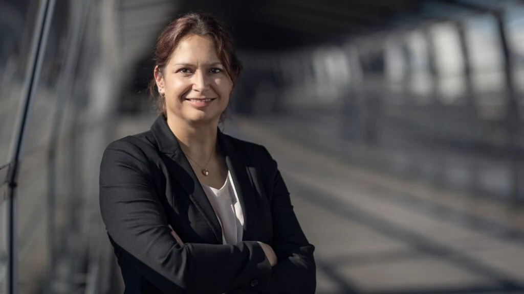 Nadine Riederer, Avision