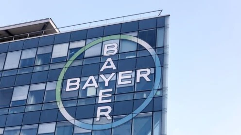Bayer-Logo auf Glasfassade